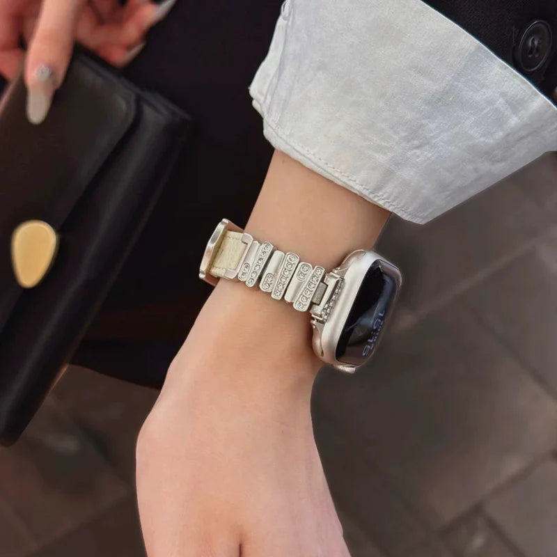 Riveton Edge™ | Premium Leather Apple Band